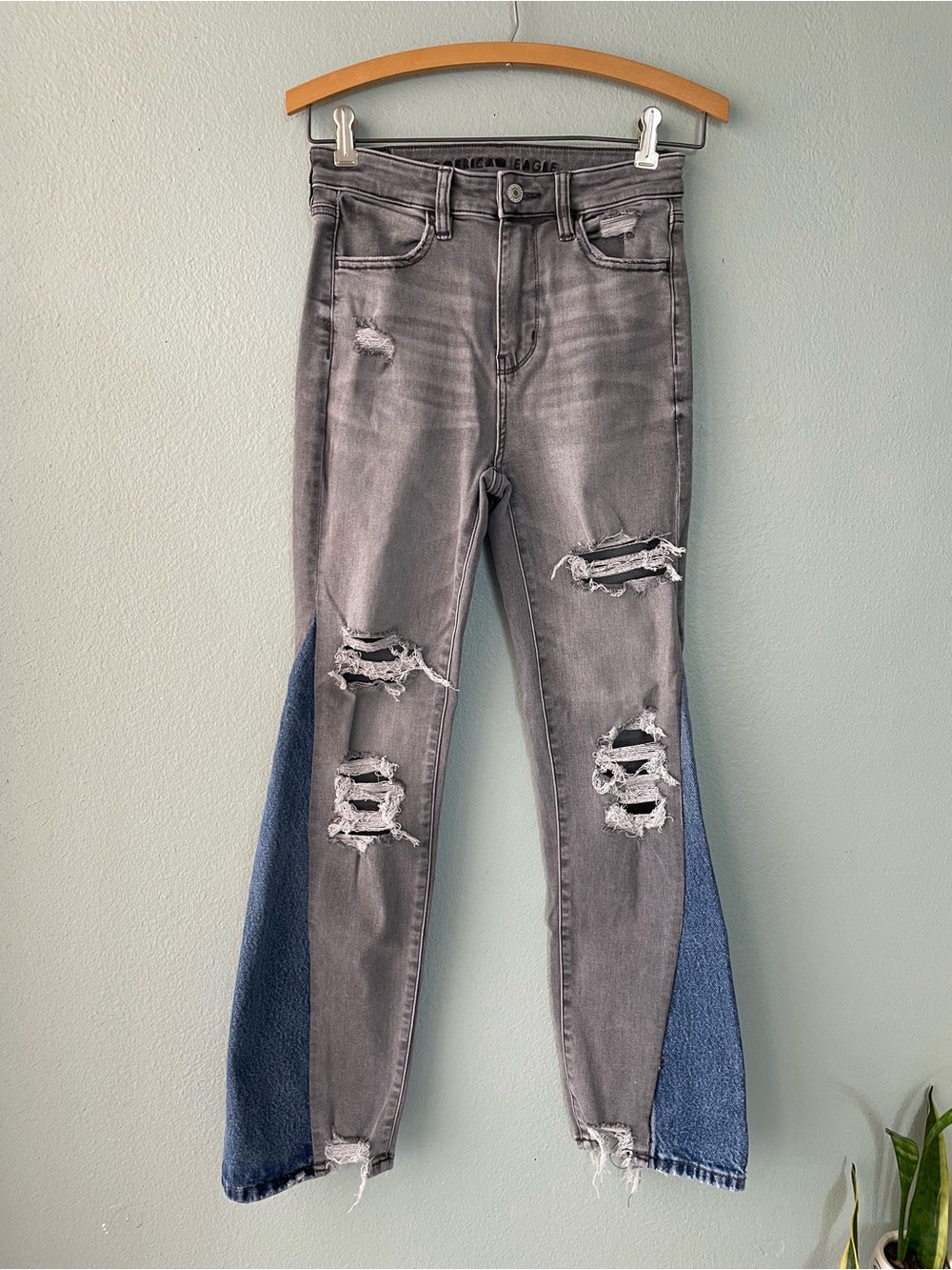 American Eagle | Super Hi-Rise Gray Distressed Reworked Jegging Jeans